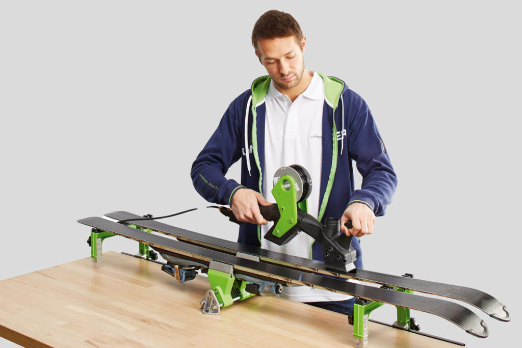 Belag ausbessern beim Skiservice