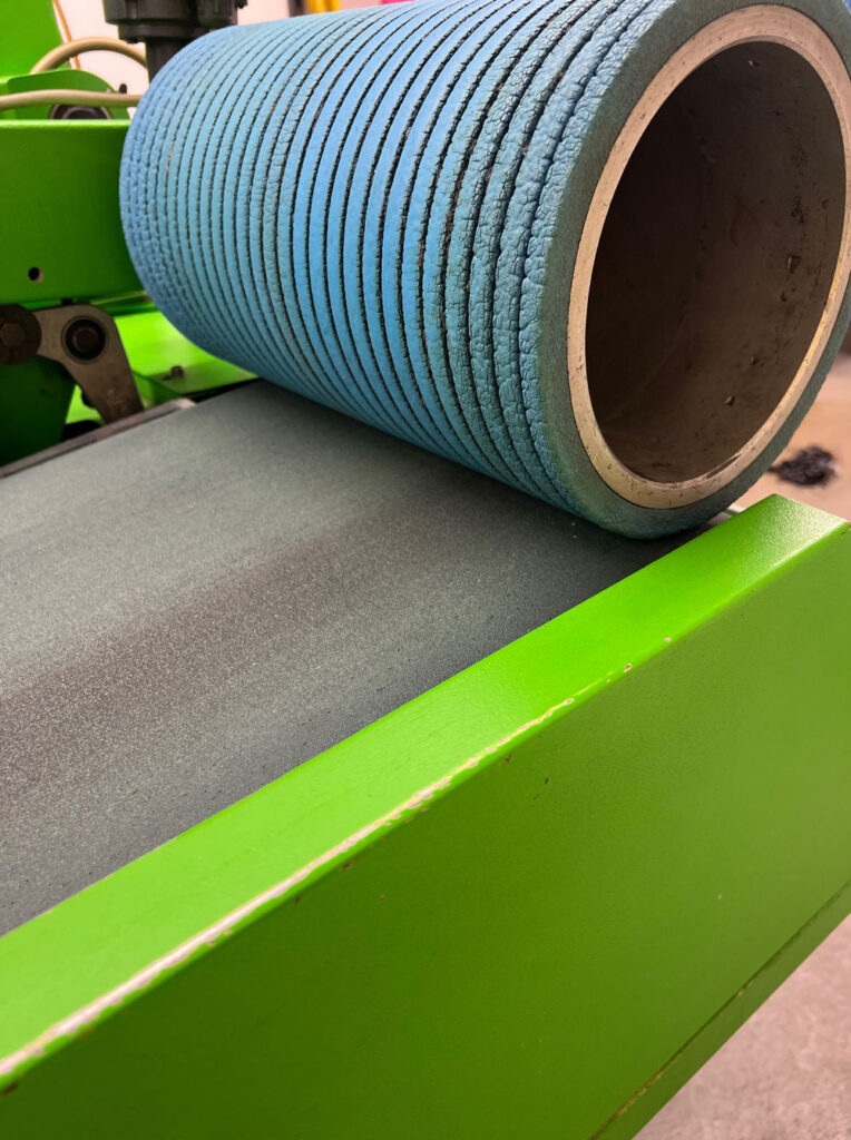 Maschine zum schleifen von Skibelag