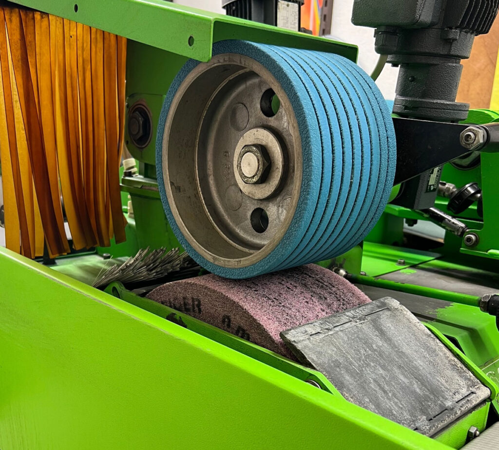 Maschine für Steinschliff bei Ski